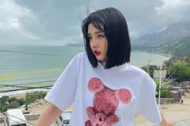 宋祖儿晒海边度假风照片 萌妹御姐完美驾驭图片