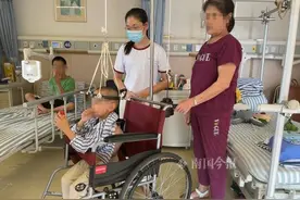 柳州6岁男童脊椎严重畸形 医院将联合区外专家为他做手术图片