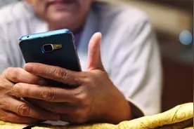 每天刷金币能赚一块多？困在极速版App里的中老年人，谁成了谁的羊毛图片