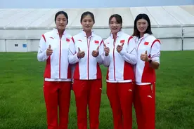 获奥运女子四人双桨冠军，四位姑娘连每天衣着都出奇一致图片