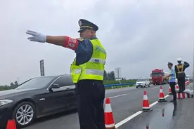 连霍高速郑洛段7月28日恢复通行图片