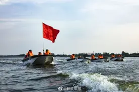 每一帧都带感！直击武警官兵夏日实战化训练图片