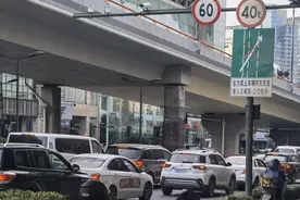 杭州人注意，8月1日起全面推行，违法者将处罚！开车上路记得这样做图片