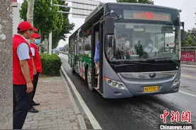 郑州：公交车即日起免费一个月无限次乘坐图片
