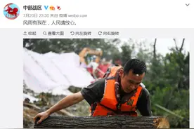 群众追着军车“投喂”，同风共雨鱼水情深图片