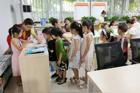 小小图书管理员 大大科学实验家图片