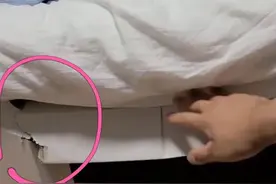 奥运村的纸板床竟然裂了！说好的没有问题呢？图片