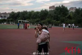 河南新乡：探访洪灾下的校园安置点图片