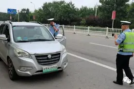 无牌禁止上路！潍坊“老年代步车”违规上路将被罚图片