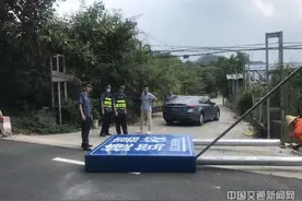 「厦门」省道旁这几块违法设置广告牌图片