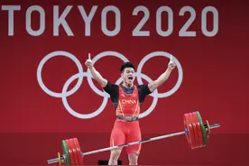 举重——男子73公斤：石智勇夺冠图片