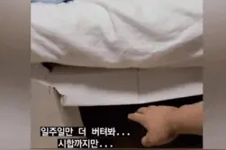 项目还没比，韩国举重运动员的纸板床已经裂了……图片