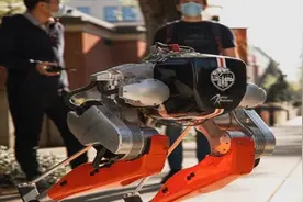 用时不到1小时！双足机器人完成户外5千米慢跑，外形酷似鸵鸟图片