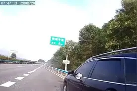你倒是睡得香！我们的心都悬起来了！| 一线微观图片