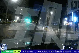 保时捷狂飙连撞6车，驾驶员下车就吐了......图片