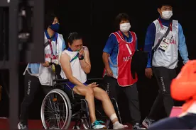 美国选手张蓓雯跟腱断裂退赛，何冰娇晋级羽毛球女单8强图片