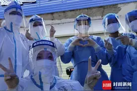 护士母亲核酸采样3天没见了 四川绵阳7岁男孩跨区域排队测核酸终于见上妈妈一面图片