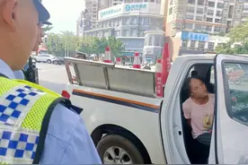 广西梧州一女子专拦名车讨钱，警方已将其抓获图片