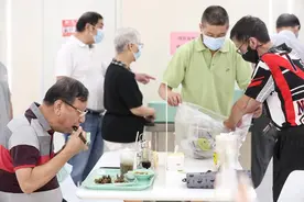 “葱烤河鲫鱼90岁老人也能吃，味道堪比光明邨！”北外滩又添人气社区食堂图片