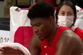 尽力局！八村塁28投13中砍下34分7篮板图片