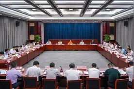 区委常委会研究半年度经济形势及下一步防台减灾工作图片