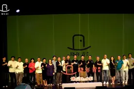 导演饶晓志成立晓年青剧团：想为戏剧做点什么图片