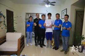 校领导当快递员！岭南师范学院发出首封2021级新生录取通知书图片