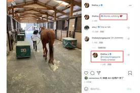 吴彦祖妻子晒骑马照 马背上8岁女儿神情自若十分潇洒图片