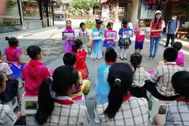 南宁市青少年“石榴籽一家亲”主题团队课暨现场绘画活动走进相思小镇图片