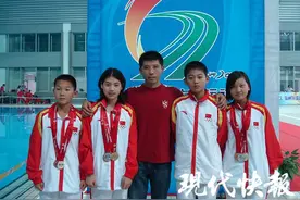 “蝶后”张雨霏梦圆东京，启蒙教练：祝贺“小老大”实现儿时奥运夺冠梦图片