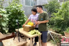 山东“90后”夫妻拍短视频记录乡村生活 守护乡愁为家乡代言图片