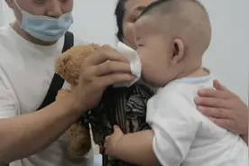 暖心闻丨国内最小！从内蒙古到山东，“失聪宝宝”的4000里“求声”路视频封面