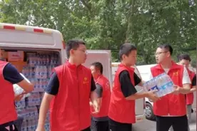 勇敢牛牛，不怕困难！抗洪救灾一线，这群“00后”已长成大人模样图片