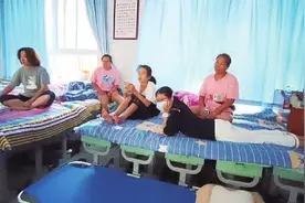 新乡一家六口从洪水中转移，儿子下船当了志愿者去救人图片