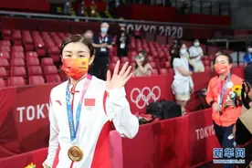 乒乓球女单：陈梦夺冠图片