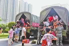 你我携手重建家园 | 鹤壁市浚县科达中学安置点转移的是住所 不变的是生活——浚县最大防洪安置点见闻图片