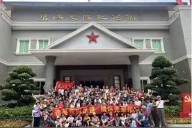 追寻足迹缅怀先辈！百余名老战士后代参观坪山区东江纵队纪念馆图片
