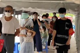 孩子长大了！一群“00后”在抗疫一线助力核酸检测图片