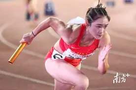 女子100米预赛！怀集籍奥运健儿梁小静今天亮相奥运赛场图片