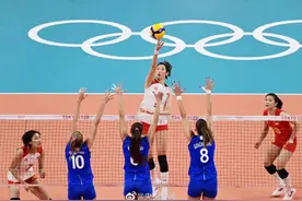 朱婷伤了！女排输了！出线悬了！只能拼了图片