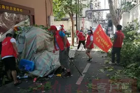 郑州二七区干部群众携手推进灾后重建图片