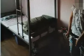 两女子假冒军人网恋骗钱！犯冒充军人招摇撞骗罪分别获刑图片