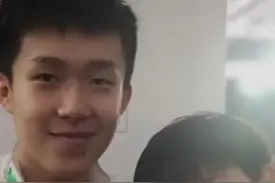 人人都想捏孙颖莎的脸蛋，哈哈哈哈哈哈……图片