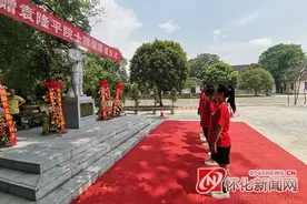 永远铭记！中南大学“星火溆浦”实践队参加袁隆平雕像落成仪式图片