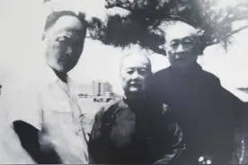 成为上海市长后仍勤俭节约 陈毅将旧衣改新衣赠给母亲御寒图片