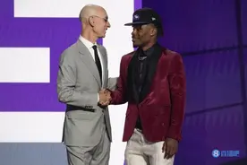 他才1米88……国王GM：米切尔能从1防到4 不知道他为什么被忽视图片