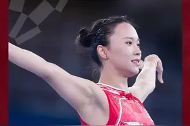 太惊喜了！中国姑娘朱雪莹、刘灵玲包揽蹦床冠亚军图片