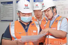 武汉长江公铁隧道“淹水”？最快7分钟竖起防汛挡板墙图片
