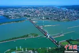 葛洲坝工程投产发电40年 综合效益显著图片