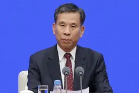 个别地区养老金收不抵支？财政部：全国统筹保证养老金发放丨一手视频封面
